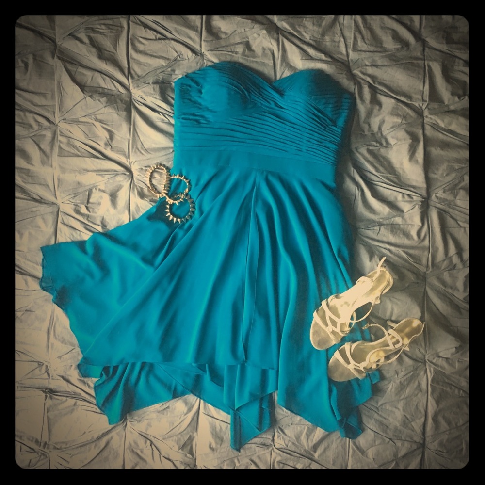 Cute and flirty strapless dress!